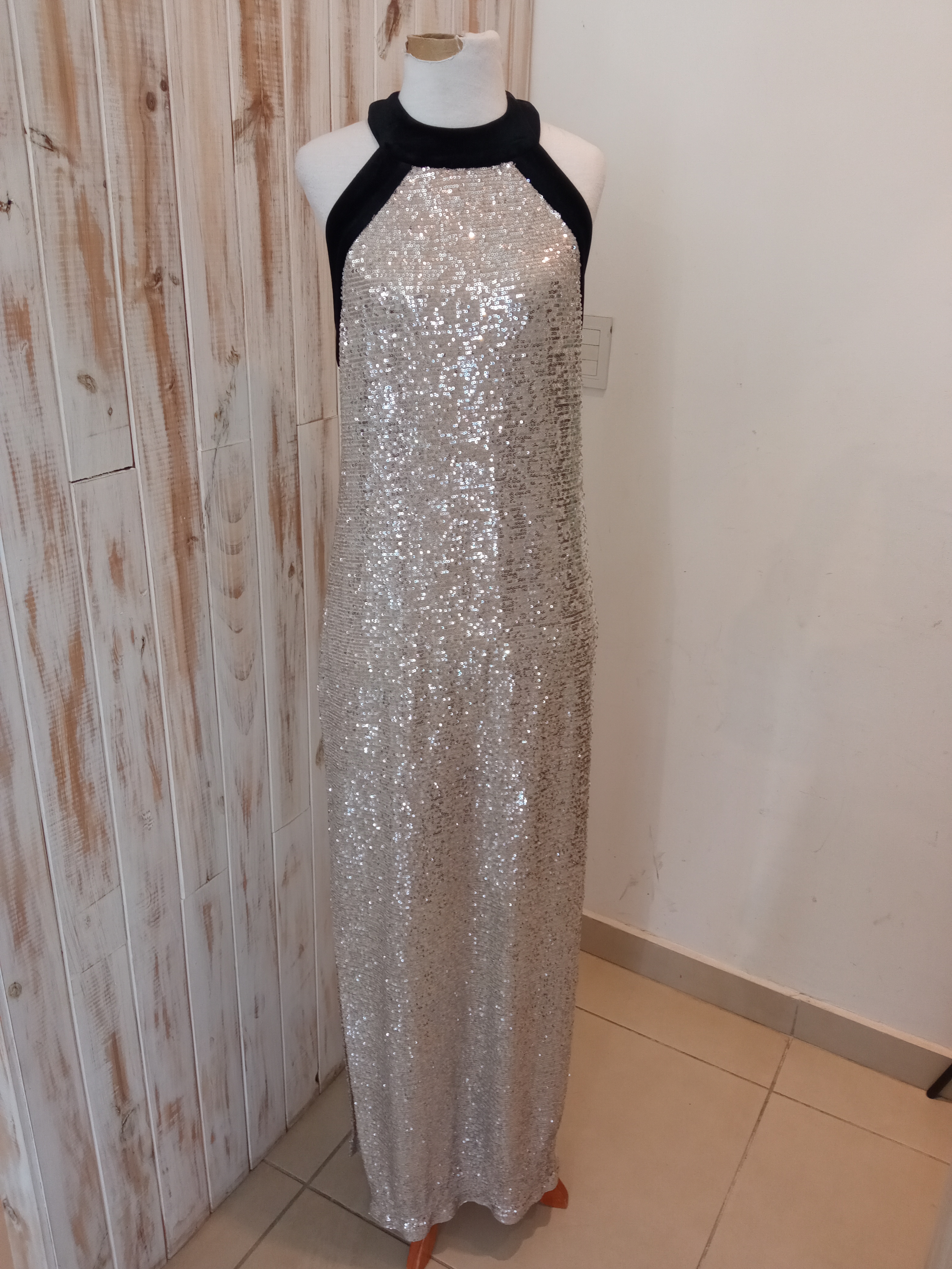 A - VESTIDO DE LENTEJUELAS