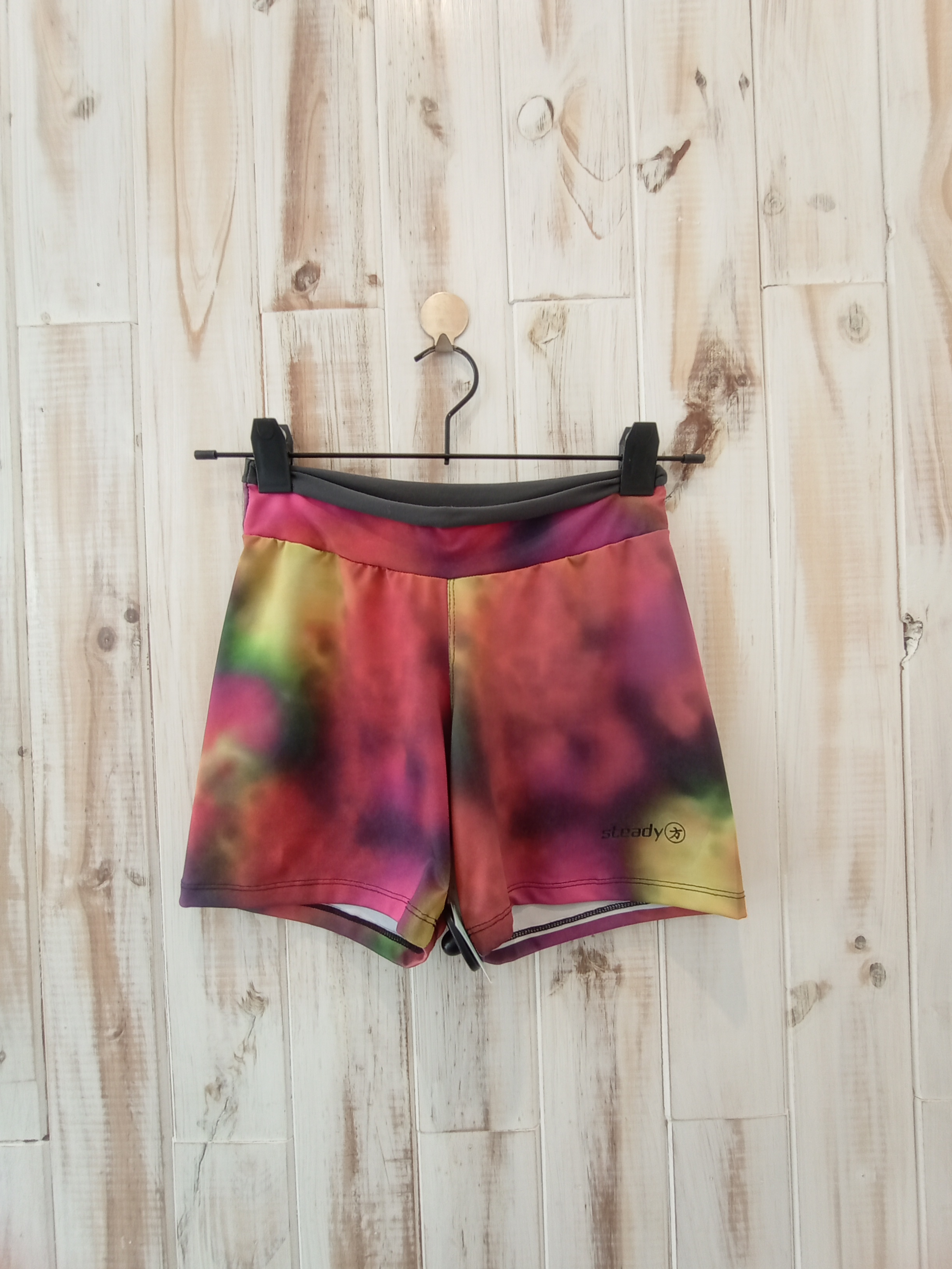 Short batik steady
